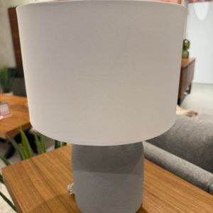 Lampara leonela gris pantalla blanca